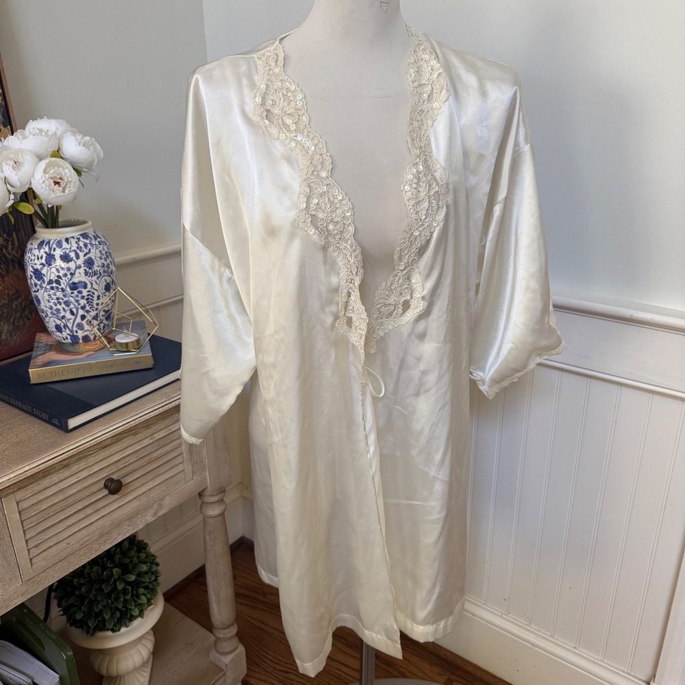 Victorias Secret Ivory Satin Lace Sequin Trim Kimono Robe One Size Cream Short